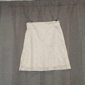 Iscia white and gold silver detailed pattern